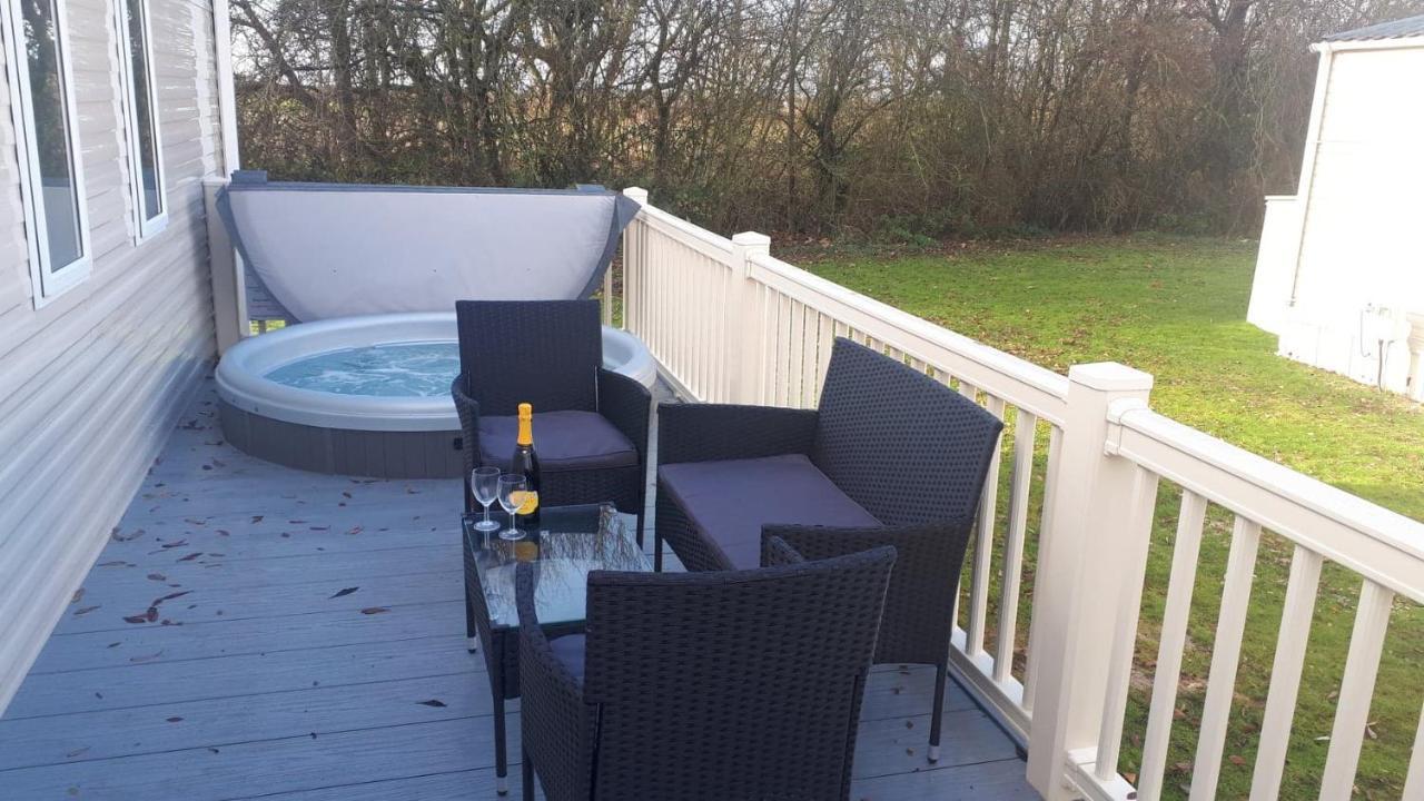 Ksr Hot Tub Holiday Home At Tattershall Lakes Екстер'єр фото