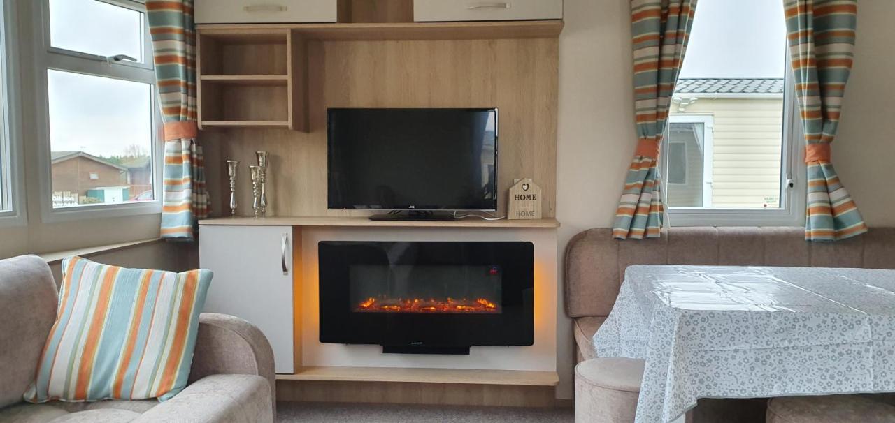 Ksr Hot Tub Holiday Home At Tattershall Lakes Екстер'єр фото