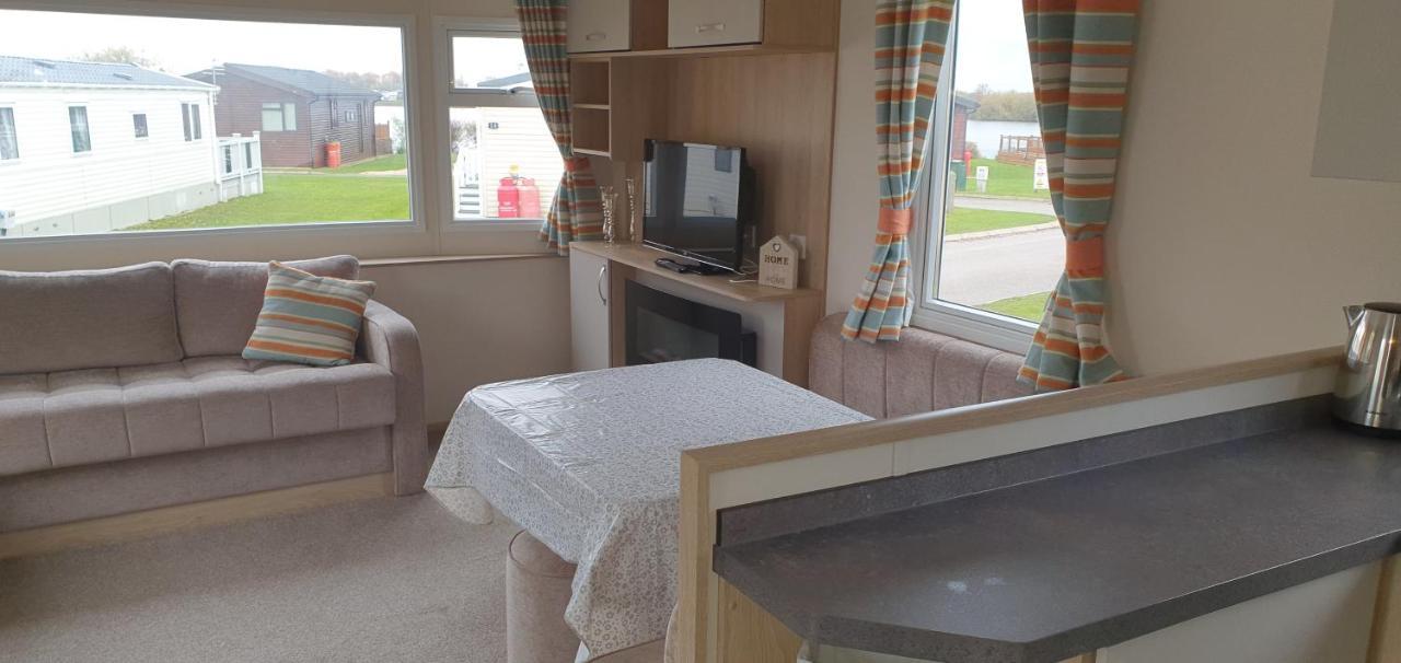 Ksr Hot Tub Holiday Home At Tattershall Lakes Екстер'єр фото